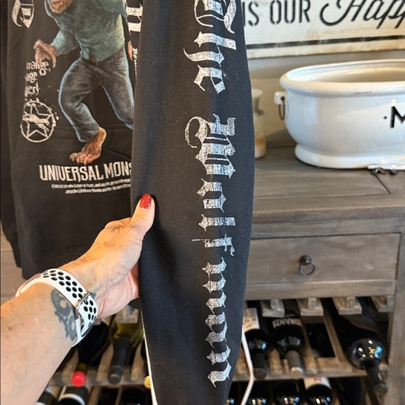 UNIVERSAL MONSTERS WOLFMAN Black Hoodie IN MEDIUM - Picture 3 of 6